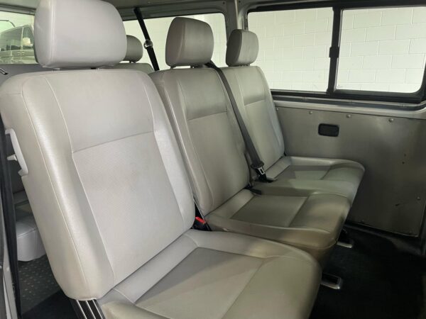 VOLKSWAGEN T5 TRANSPORTER 2.5 TDI 102 CV 9 ASIENTOS - Imagen 17