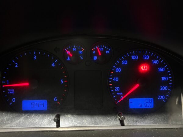 Volkswagen T5 California Beach 1.9 TDI 102 cv 7 ASIENTOS - Imagen 6